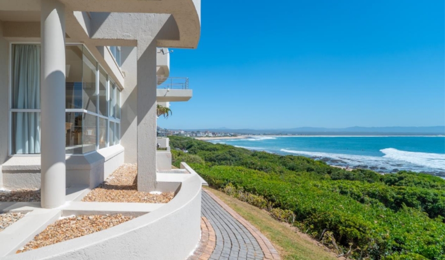 7 Bedroom Property for Sale in Wavecrest Eastern Cape